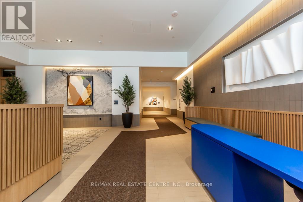 4005 - 395 Square One Drive, Mississauga, Ontario  L5B 0P6 - Photo 4 - W12821420