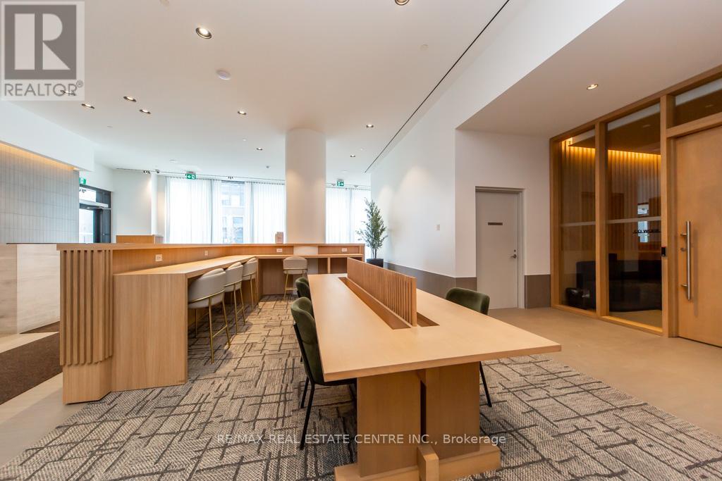 4005 - 395 Square One Drive, Mississauga, Ontario  L5B 0P6 - Photo 6 - W12821420