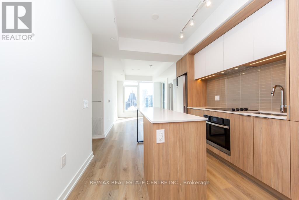 4005 - 395 Square One Drive, Mississauga, Ontario  L5B 0P6 - Photo 8 - W12821420