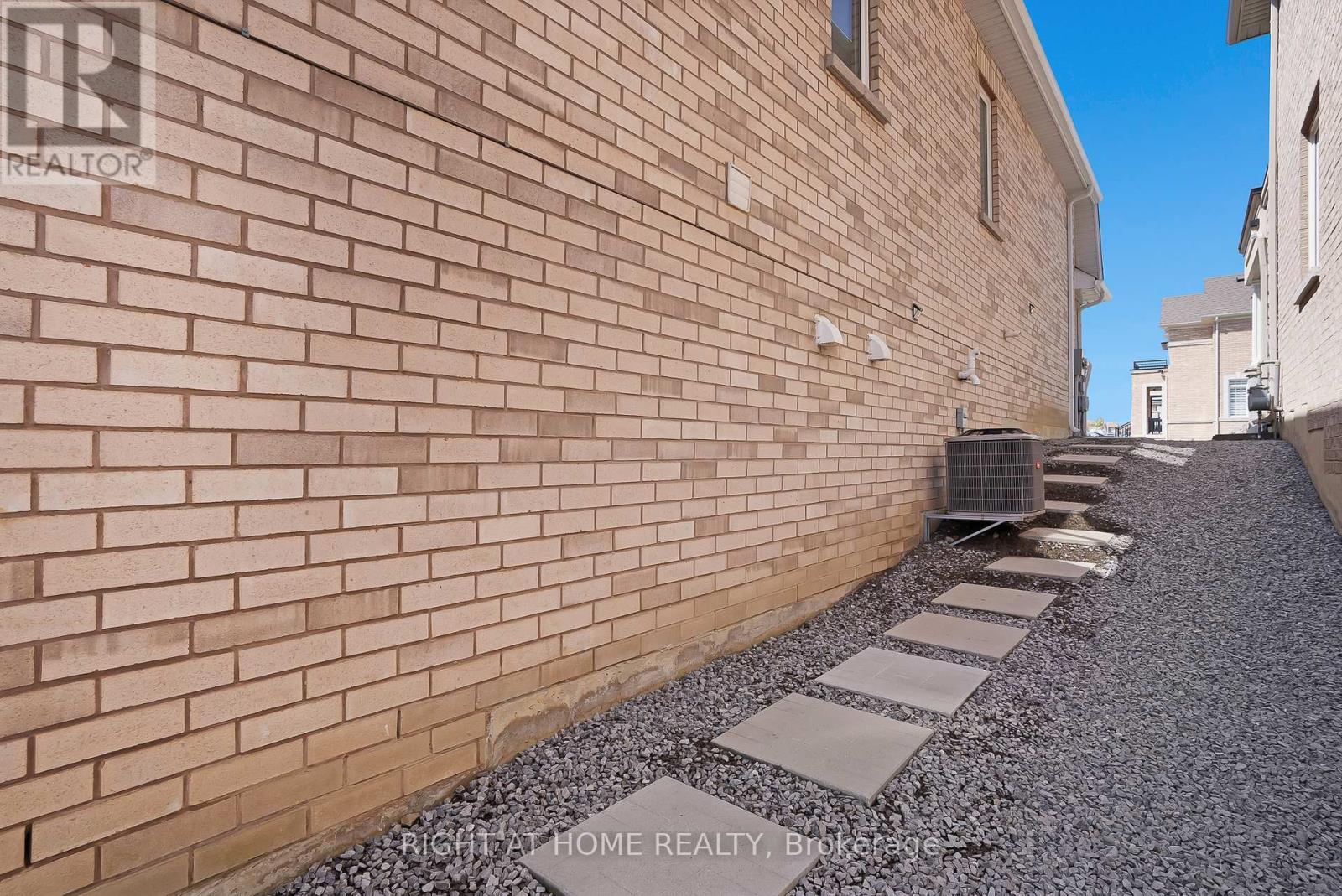 19 Robarts (Lower Level) Drive, Hamilton, Ontario  L9K 0H5 - Photo 3 - X12821428