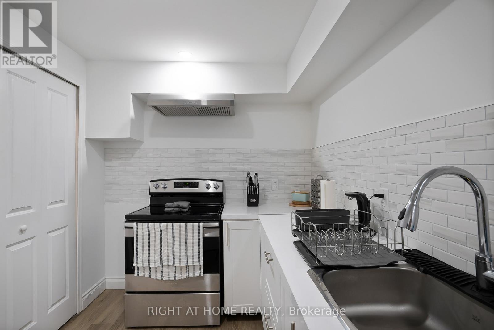 19 Robarts (Lower Level) Drive, Hamilton, Ontario  L9K 0H5 - Photo 7 - X12821428