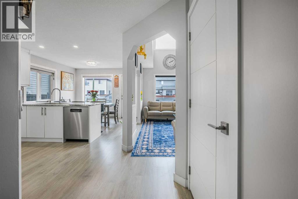 31 Saddleback Way Ne, Calgary, Alberta  T3J 4K4 - Photo 6 - A2288124