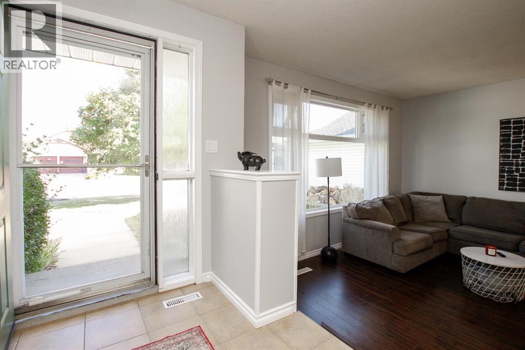 238 Davison Drive, Red Deer, Alberta  T4R 2E6 - Photo 3 - A2258090