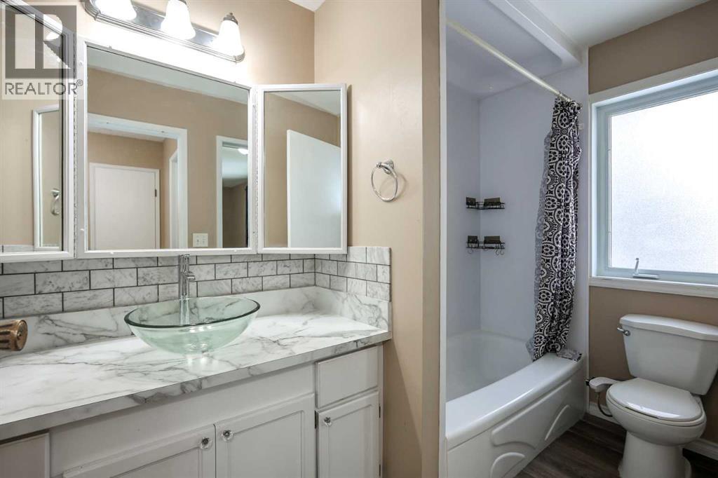 70 Mclevin Crescent, Red Deer, Alberta  T4R 1S9 - Photo 28 - A2282845