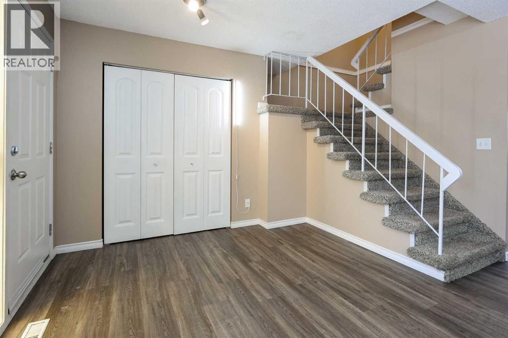 70 Mclevin Crescent, Red Deer, Alberta  T4R 1S9 - Photo 3 - A2282845