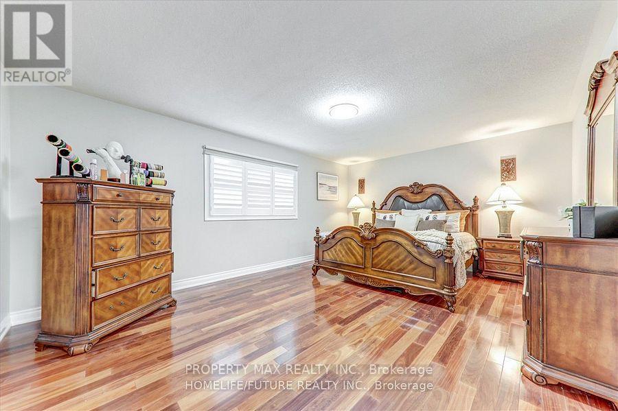 28 Billancourt Crescent, Brampton, Ontario  L6P 1V5 - Photo 11 - W12821450