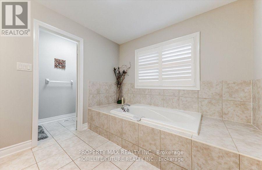 28 Billancourt Crescent, Brampton, Ontario  L6P 1V5 - Photo 12 - W12821450