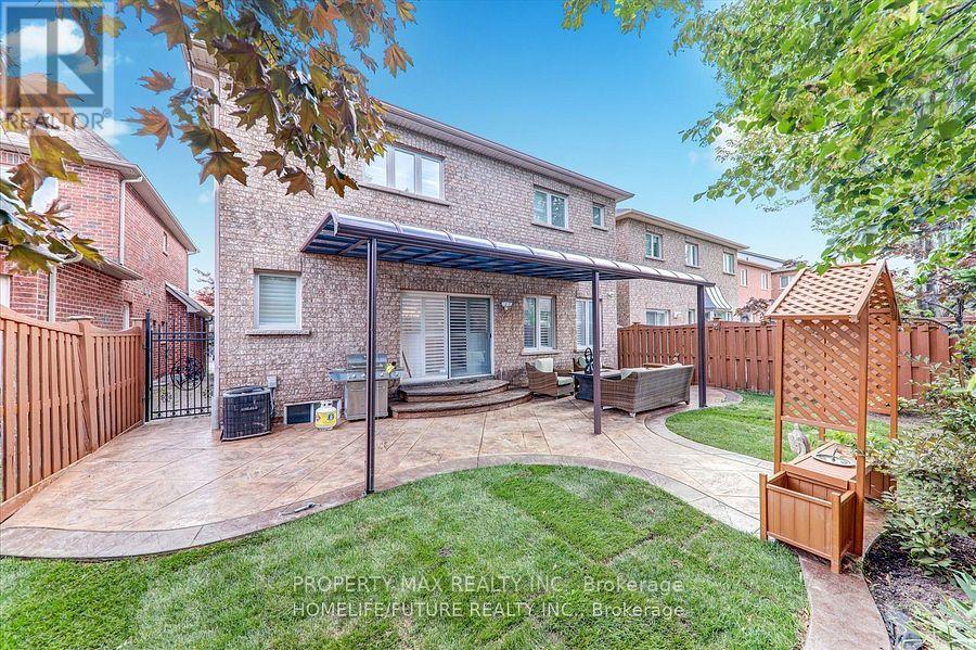 28 Billancourt Crescent, Brampton, Ontario  L6P 1V5 - Photo 15 - W12821450