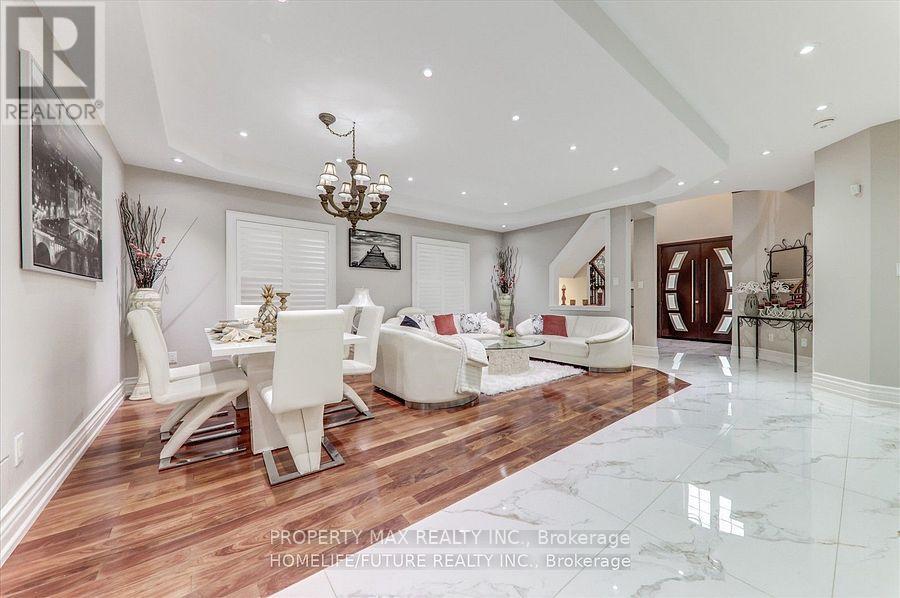 28 Billancourt Crescent, Brampton, Ontario  L6P 1V5 - Photo 5 - W12821450