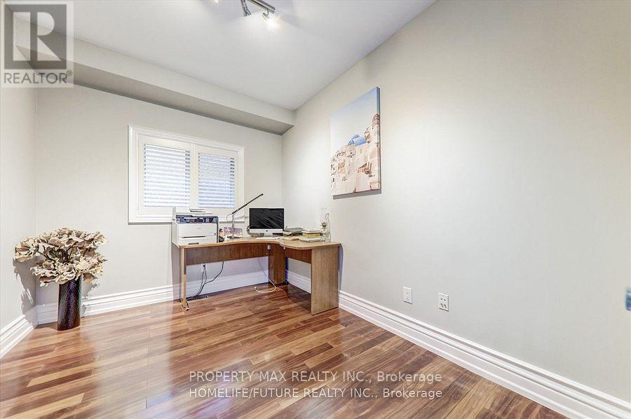 28 Billancourt Crescent, Brampton, Ontario  L6P 1V5 - Photo 7 - W12821450