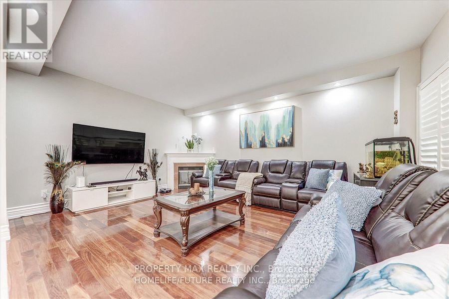 28 Billancourt Crescent, Brampton, Ontario  L6P 1V5 - Photo 8 - W12821450