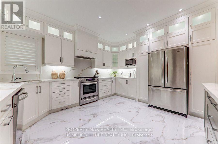 28 Billancourt Crescent, Brampton, Ontario  L6P 1V5 - Photo 9 - W12821450