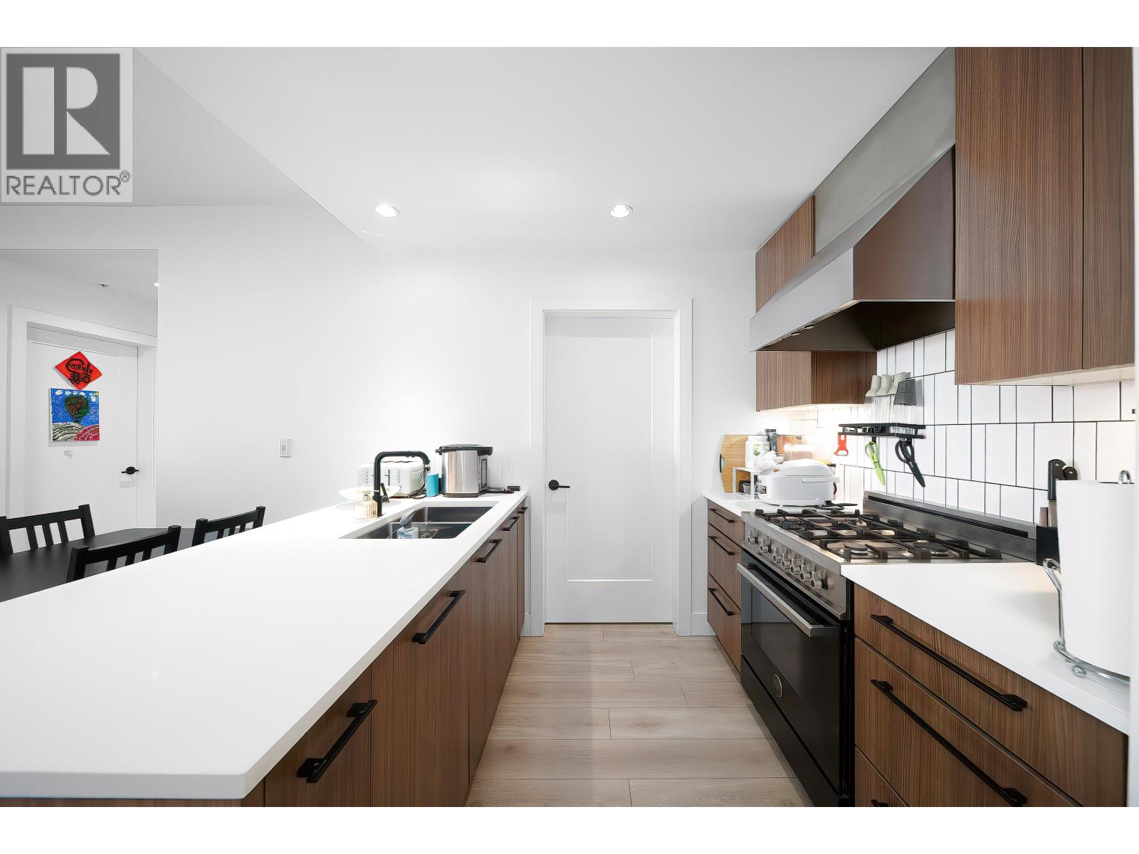 208 6933 Cambie Street, Vancouver, British Columbia  V6P 0J1 - Photo 6 - R3092753