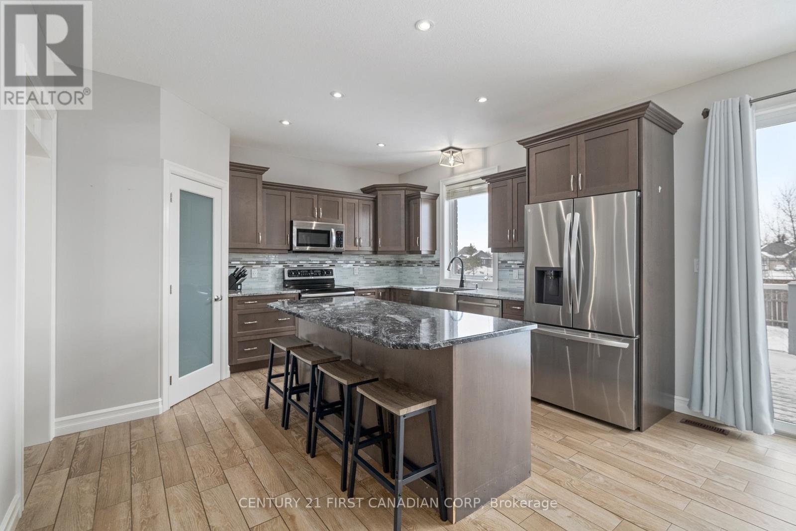 111 Coyne Lane Lane, Lucan Biddulph, Ontario  N0M 2J0 - Photo 6 - X12821466