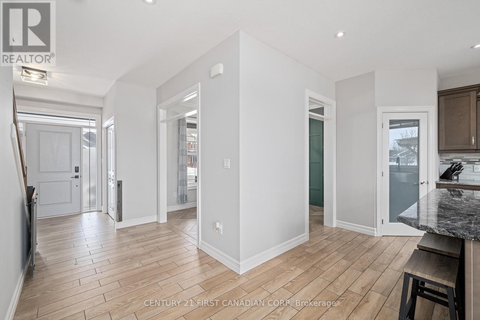 111 Coyne Lane Lane, Lucan Biddulph, Ontario  N0M 2J0 - Photo 8 - X12821466