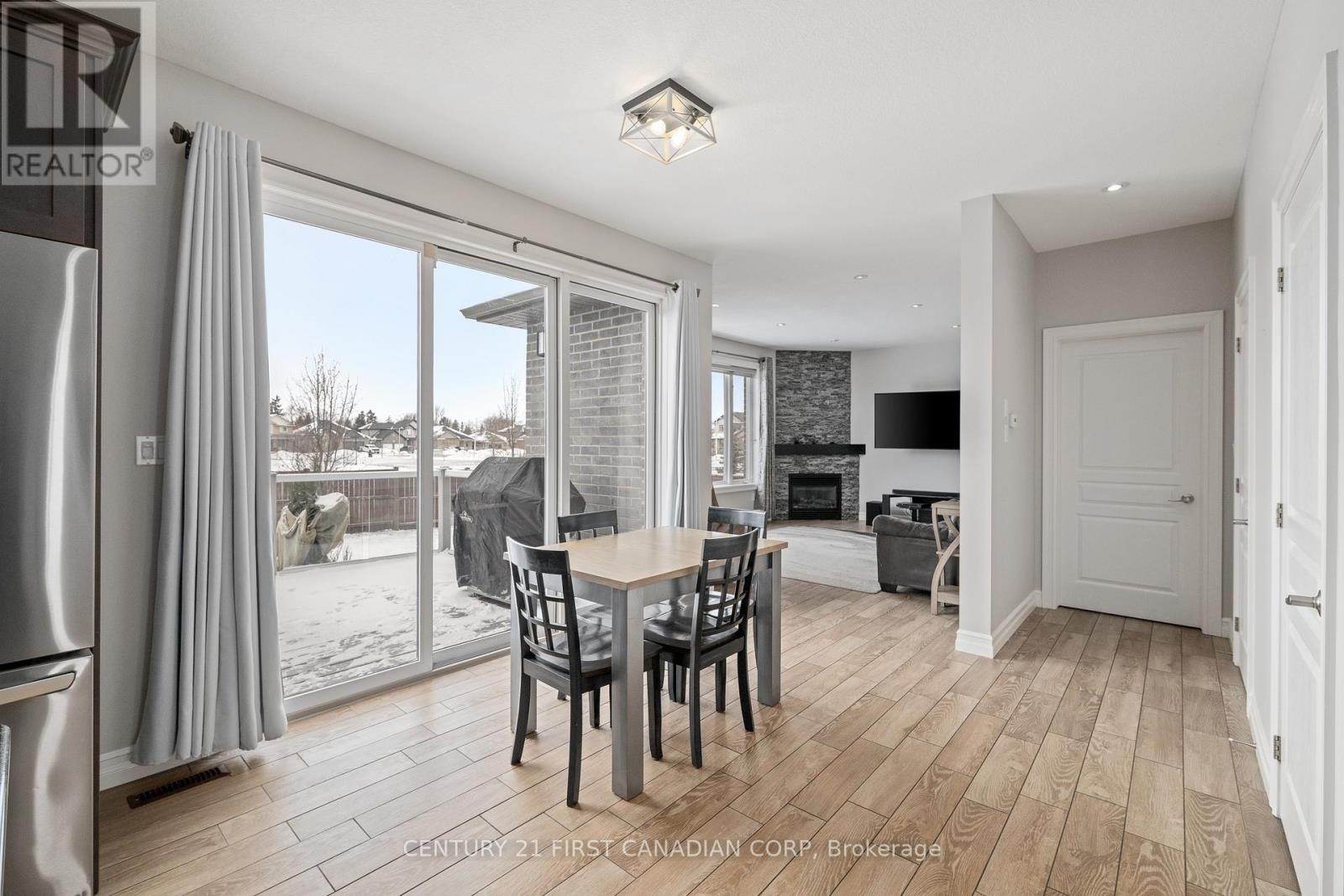 111 Coyne Lane Lane, Lucan Biddulph, Ontario  N0M 2J0 - Photo 9 - X12821466