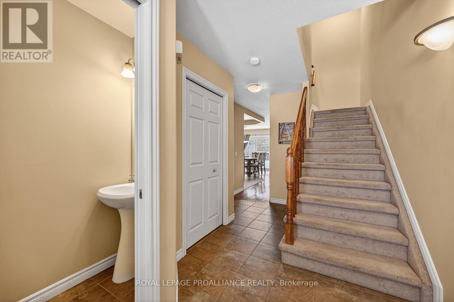 271 Beley Street, Brockville, Ontario  K6V 7M8 - Photo 3 - X12821454