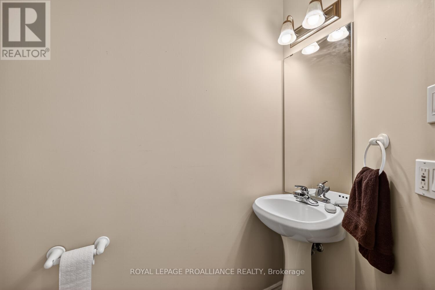 271 Beley Street, Brockville, Ontario  K6V 7M8 - Photo 4 - X12821454