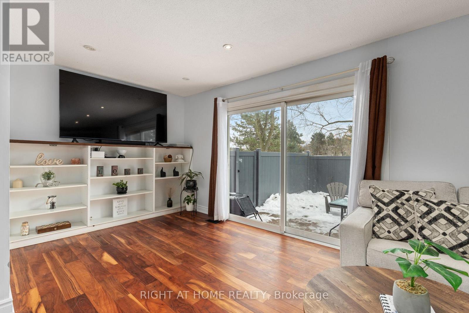 25 - 120 Falconer Drive, Mississauga, Ontario  L5N 1P5 - Photo 3 - W12821462