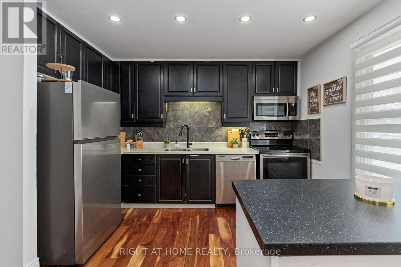 25 - 120 Falconer Drive, Mississauga, Ontario  L5N 1P5 - Photo 6 - W12821462