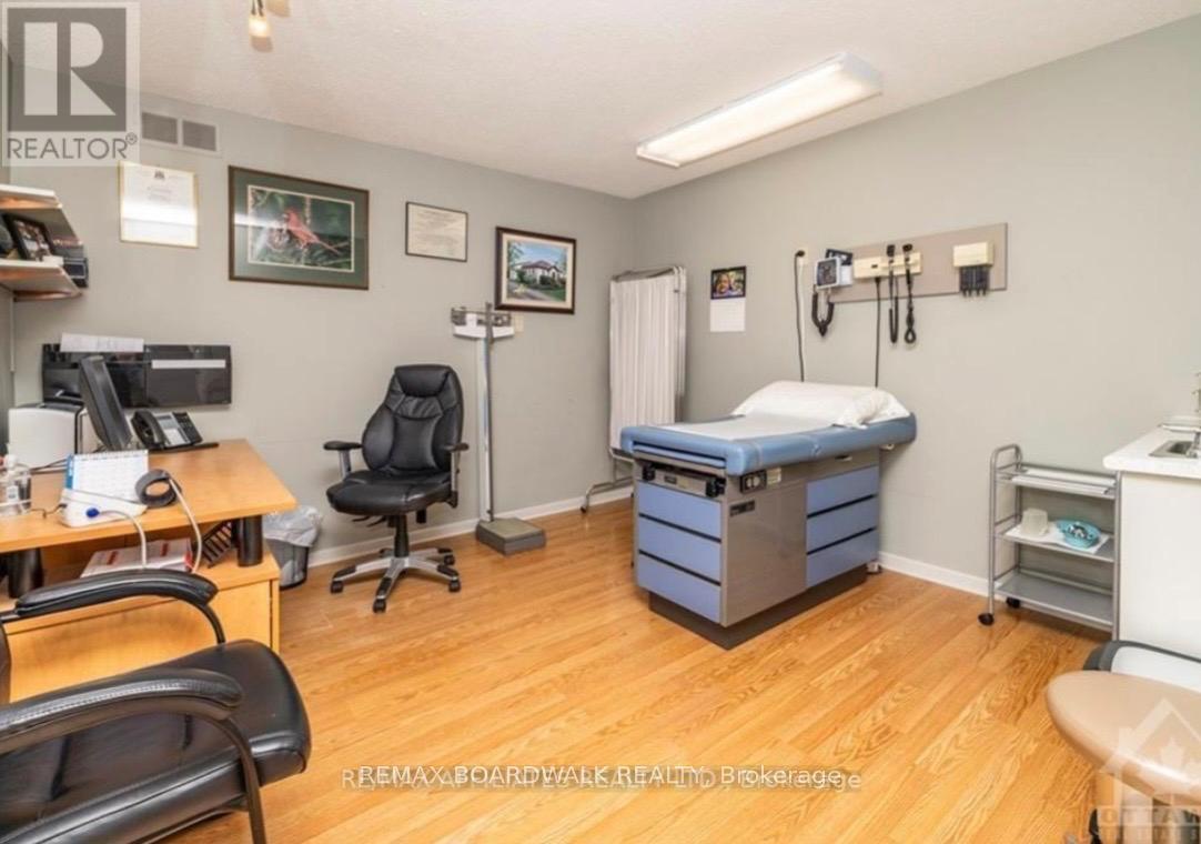 299 Lake Avenue E, Carleton Place, Ontario  K7C 1J3 - Photo 19 - X12785396