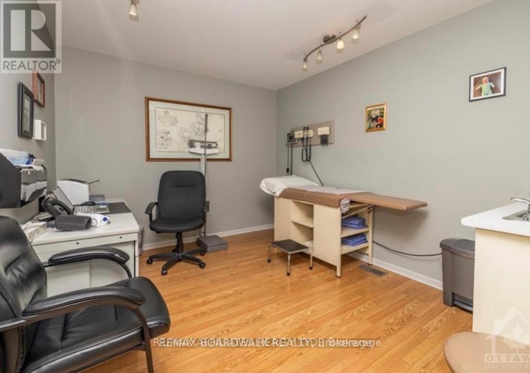 299 Lake Avenue E, Carleton Place, Ontario  K7C 1J3 - Photo 20 - X12785396