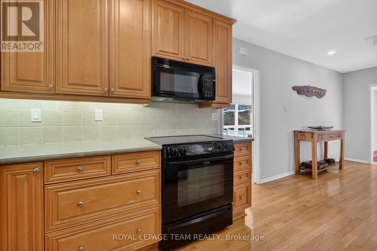 28 Tiffany Crescent, Ottawa, Ontario  K2K 1W2 - Photo 15 - X12821496