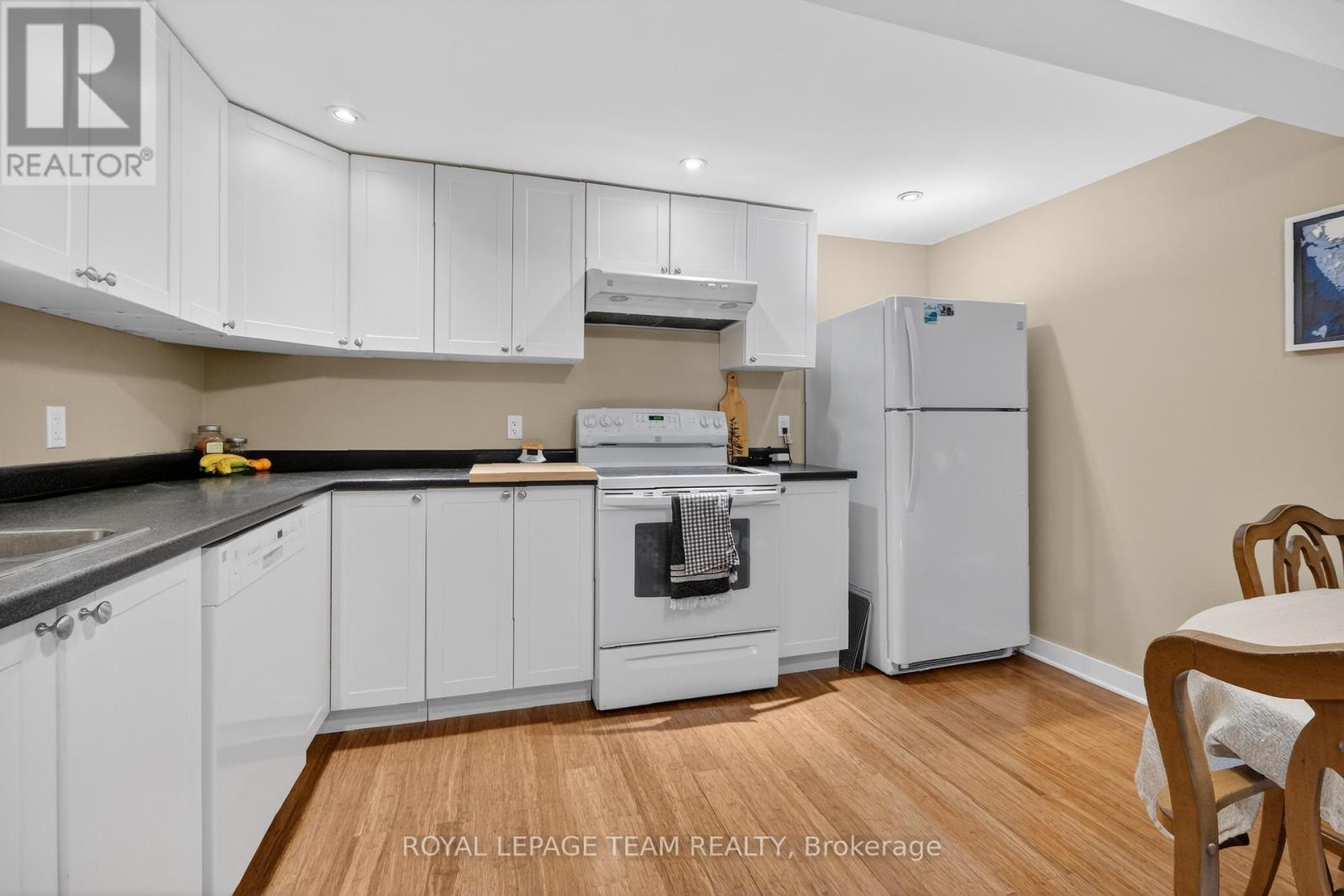 28 Tiffany Crescent, Ottawa, Ontario  K2K 1W2 - Photo 35 - X12821496