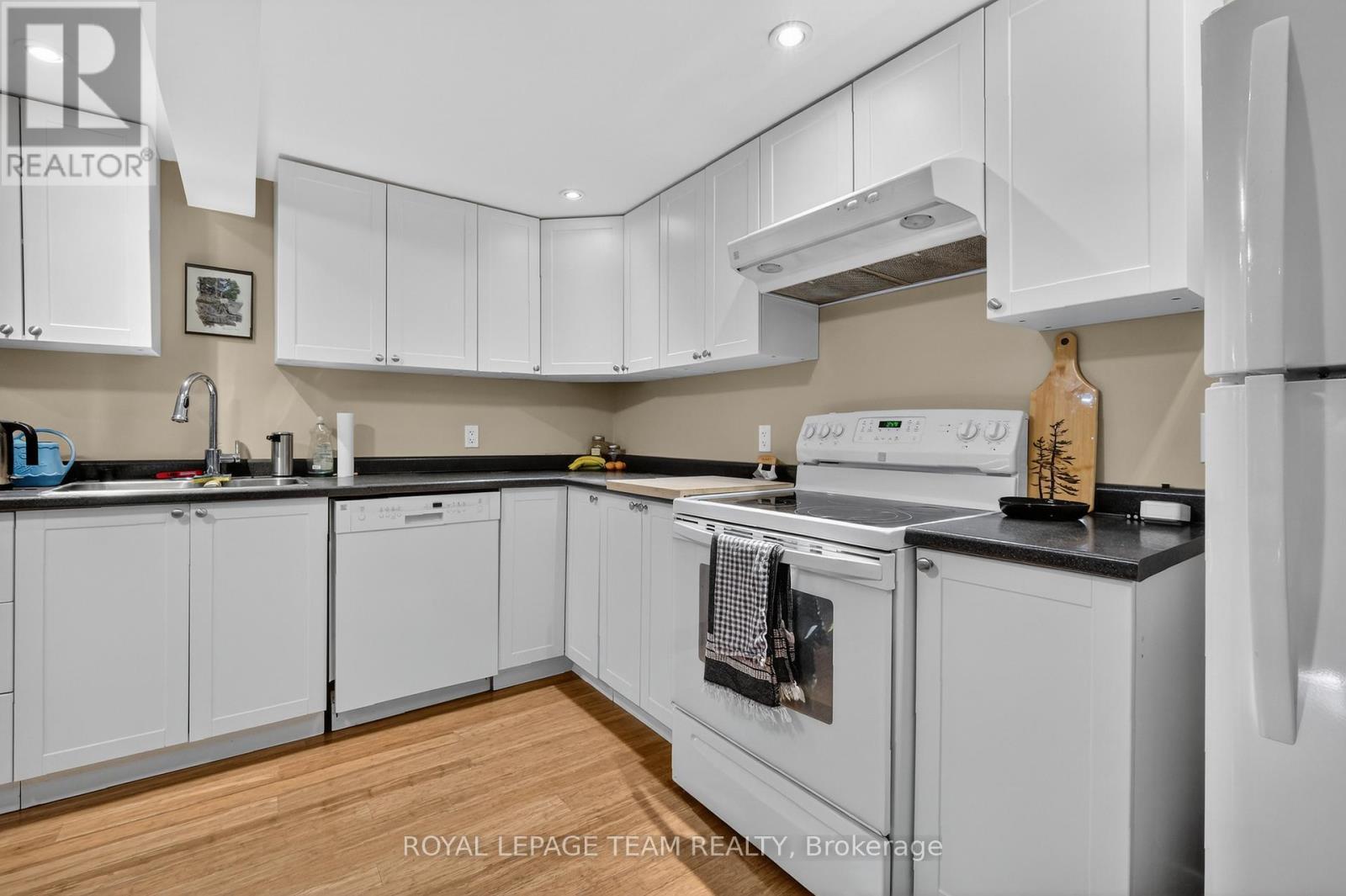 28 Tiffany Crescent, Ottawa, Ontario  K2K 1W2 - Photo 36 - X12821496