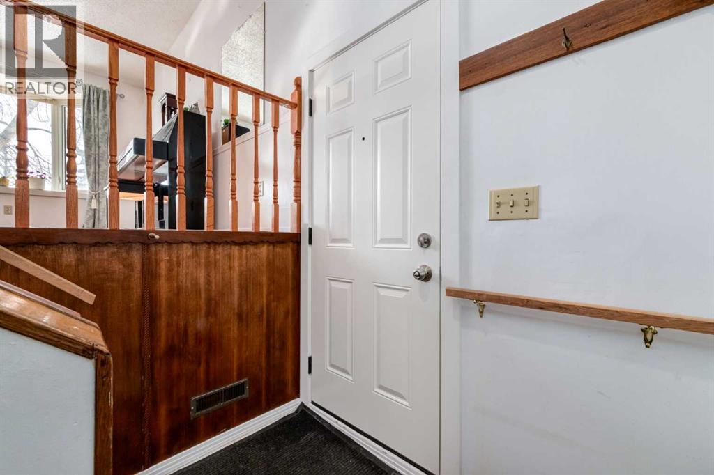 410 60 Avenue Ne, Calgary, Alberta  T2K 0L6 - Photo 3 - A2287854