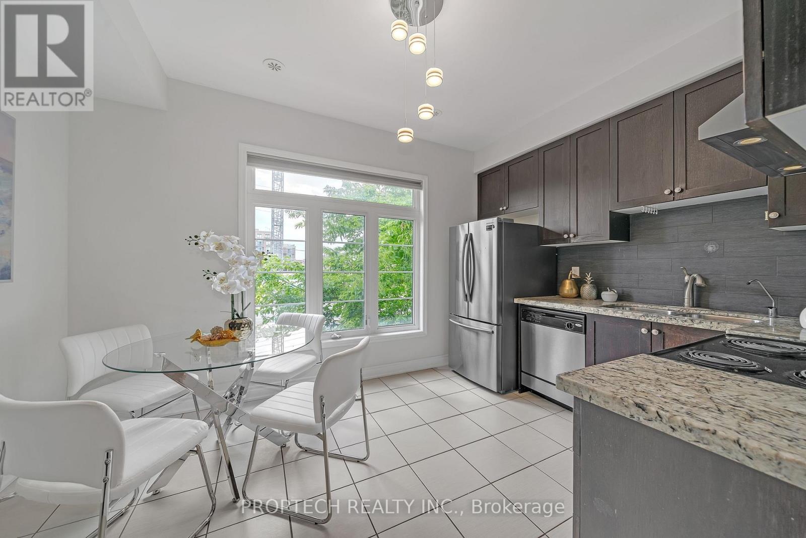 38 Beehive Lane, Markham, Ontario  L6E 0K6 - Photo 7 - N12821524