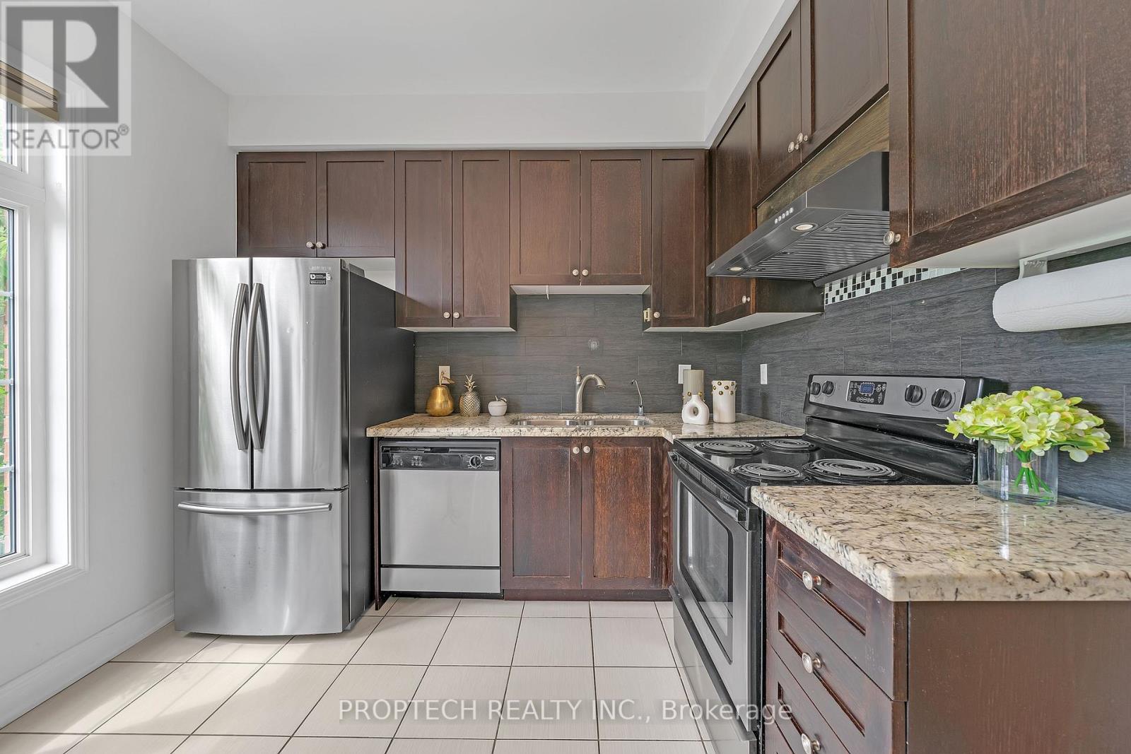 38 Beehive Lane, Markham, Ontario  L6E 0K6 - Photo 8 - N12821524