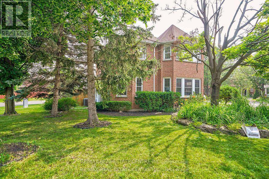 6202 Tenth Line W, Mississauga, Ontario  L5N 5T2 - Photo 2 - W12821480