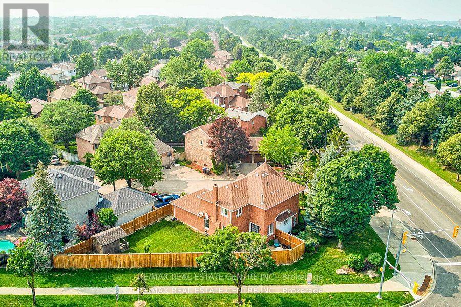 6202 Tenth Line W, Mississauga, Ontario  L5N 5T2 - Photo 3 - W12821480