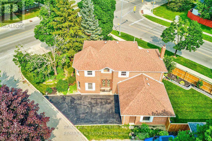 6202 Tenth Line W, Mississauga, Ontario  L5N 5T2 - Photo 4 - W12821480