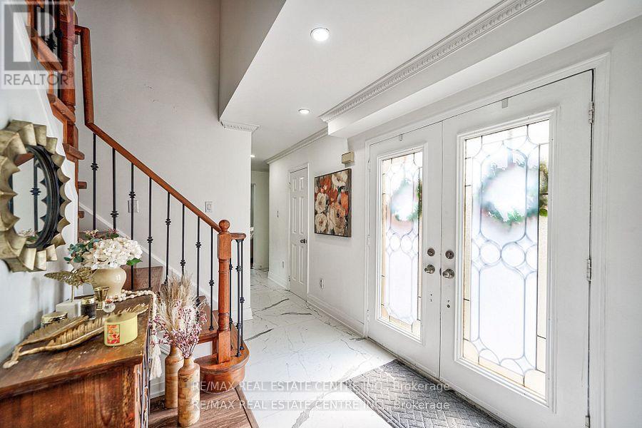 6202 Tenth Line W, Mississauga, Ontario  L5N 5T2 - Photo 7 - W12821480