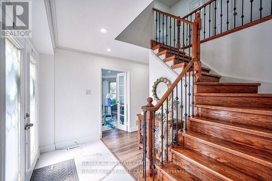 6202 Tenth Line W, Mississauga, Ontario  L5N 5T2 - Photo 8 - W12821480