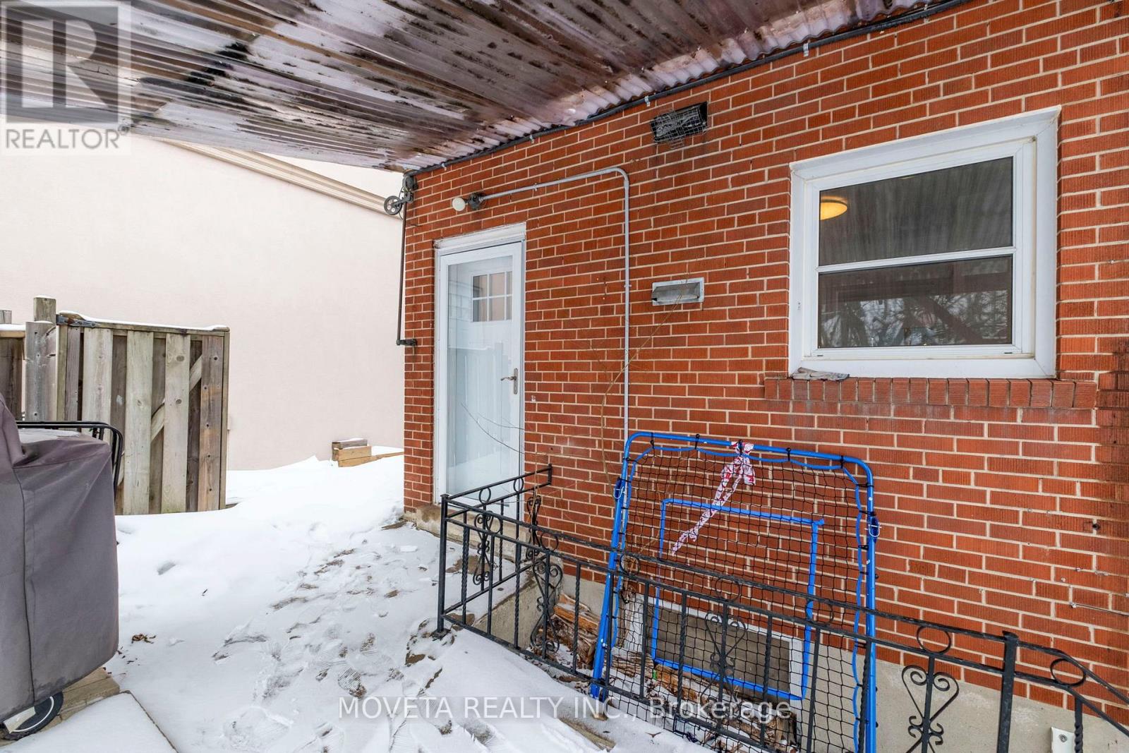 438 Silverthorn Avenue, Toronto, Ontario  M6M 3H5 - Photo 32 - W12821484