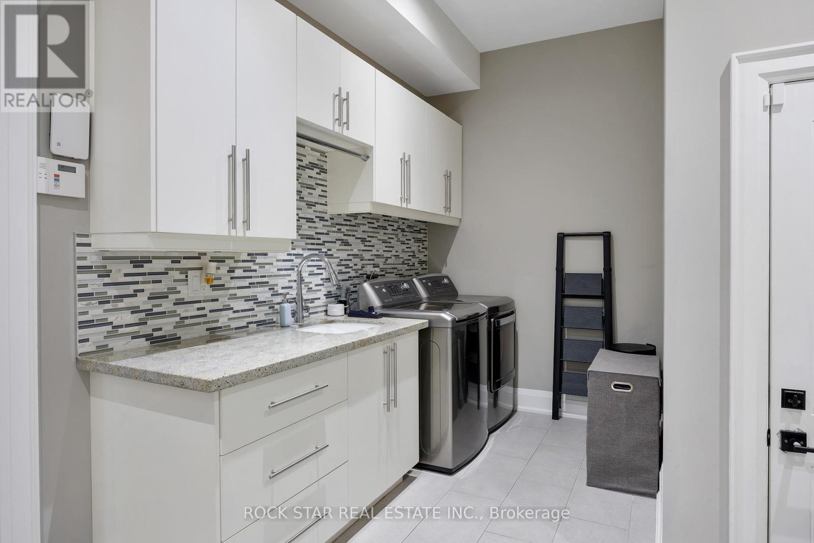 28 Highland Road, Oakville, Ontario  L6K 1S7 - Photo 13 - W12821506