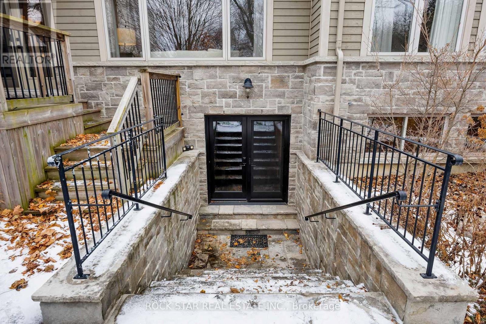 28 Highland Road, Oakville, Ontario  L6K 1S7 - Photo 23 - W12821506