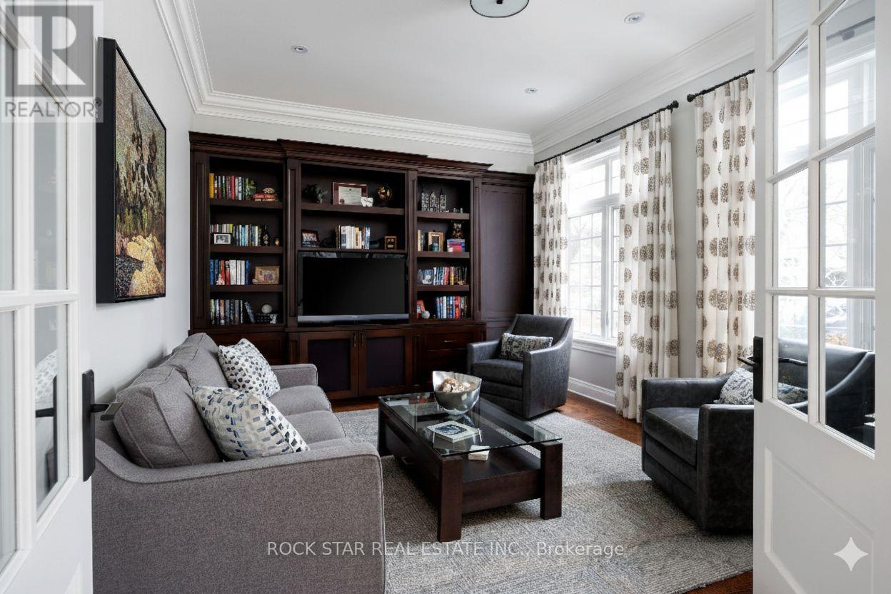 28 Highland Road, Oakville, Ontario  L6K 1S7 - Photo 9 - W12821506