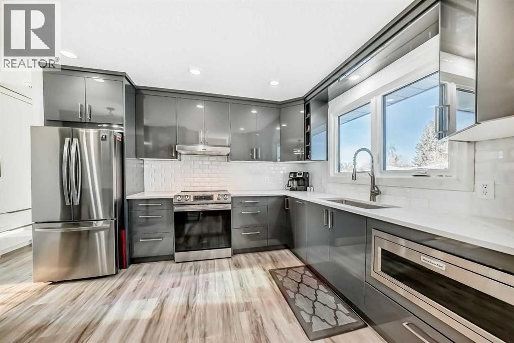 216 Pinecrest Crescent Ne, Calgary, Alberta  T1Y 1K9 - Photo 10 - A2281538