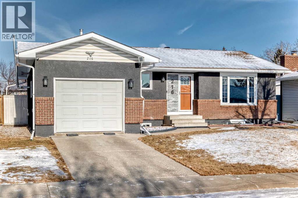 216 Pinecrest Crescent Ne, Calgary, Alberta  T1Y 1K9 - Photo 2 - A2281538
