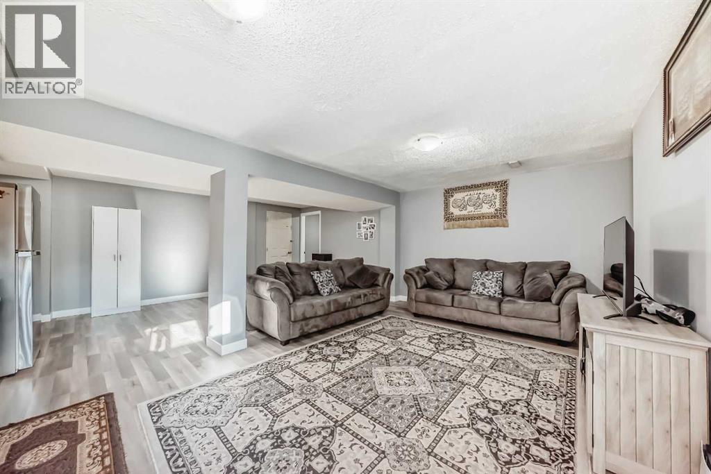 216 Pinecrest Crescent Ne, Calgary, Alberta  T1Y 1K9 - Photo 30 - A2281538