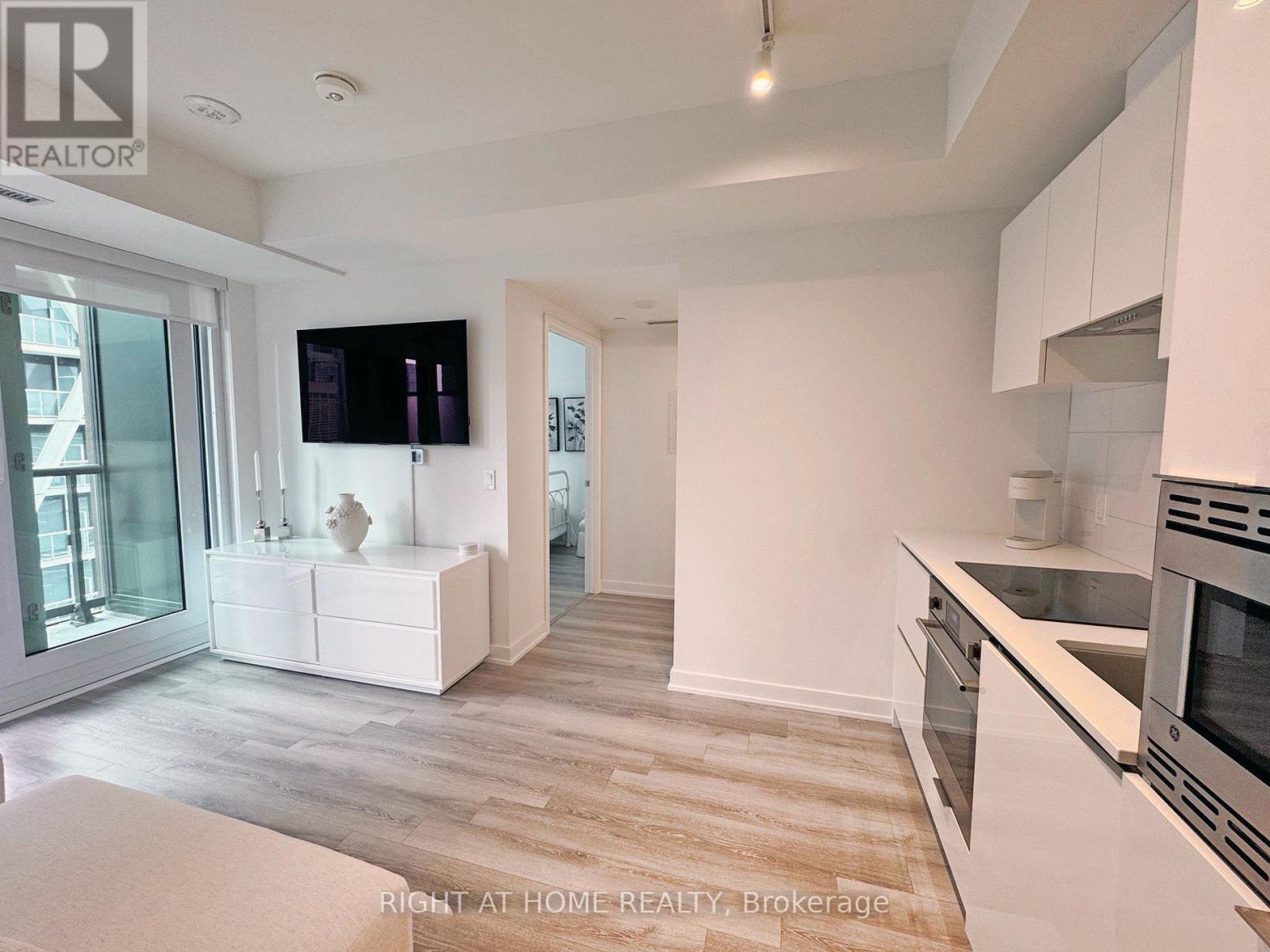 3306 - 238 Simcoe Street, Toronto, Ontario  M5T 0E2 - Photo 3 - C12821532