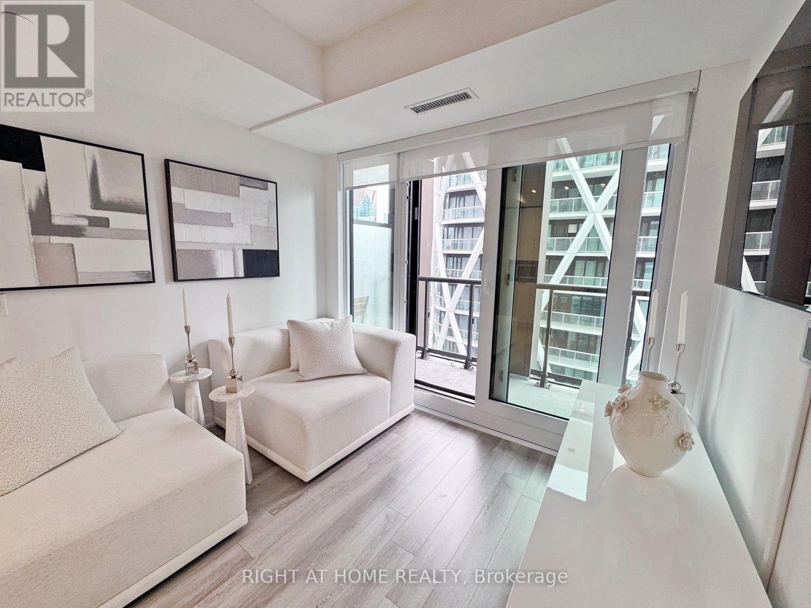 3306 - 238 Simcoe Street, Toronto, Ontario  M5T 0E2 - Photo 4 - C12821532