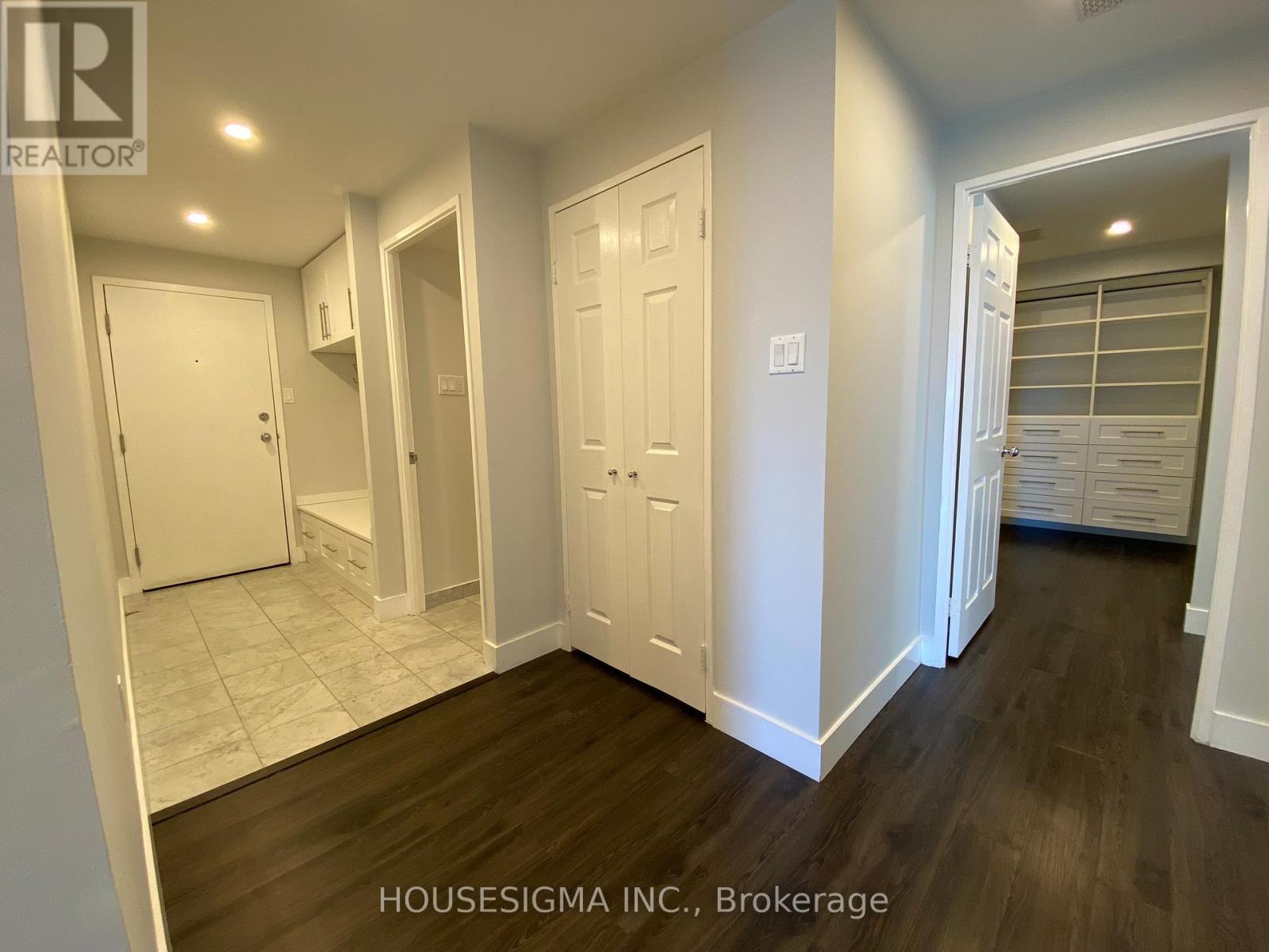 1603 - 33 University Avenue, Toronto, Ontario  M5J 2S7 - Photo 2 - C12821542