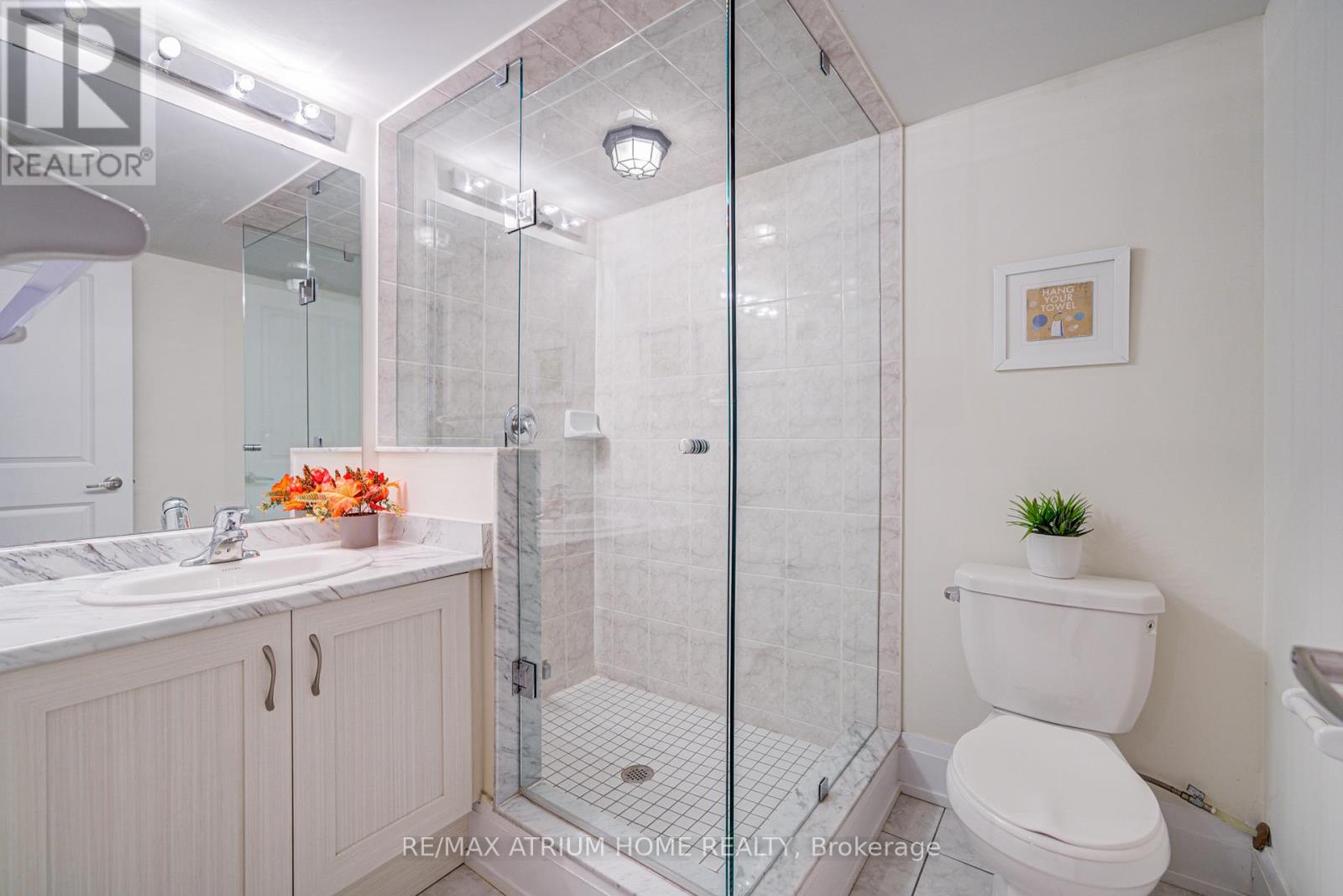 252b Finch Avenue E, Toronto, Ontario  M2N 0K3 - Photo 4 - C12821548