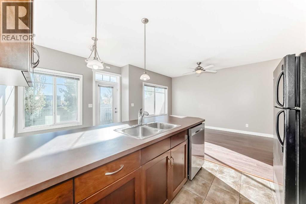 33 Cimarron Vista Gardens, Okotoks, Alberta T1S 0G2 - Photo 5 - A2263043