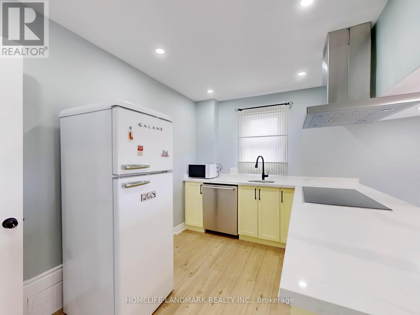 Second Floor - 24 Kewbeach Avenue, Toronto, Ontario  M4L 1B7 - Photo 10 - E12821530